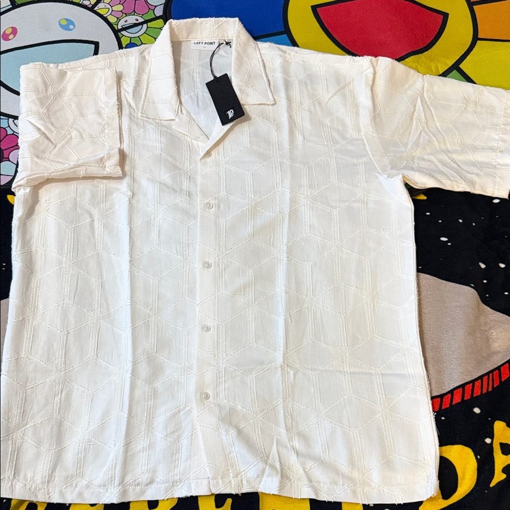 Left Point Shirt and Short Set - Picture 2 of 14